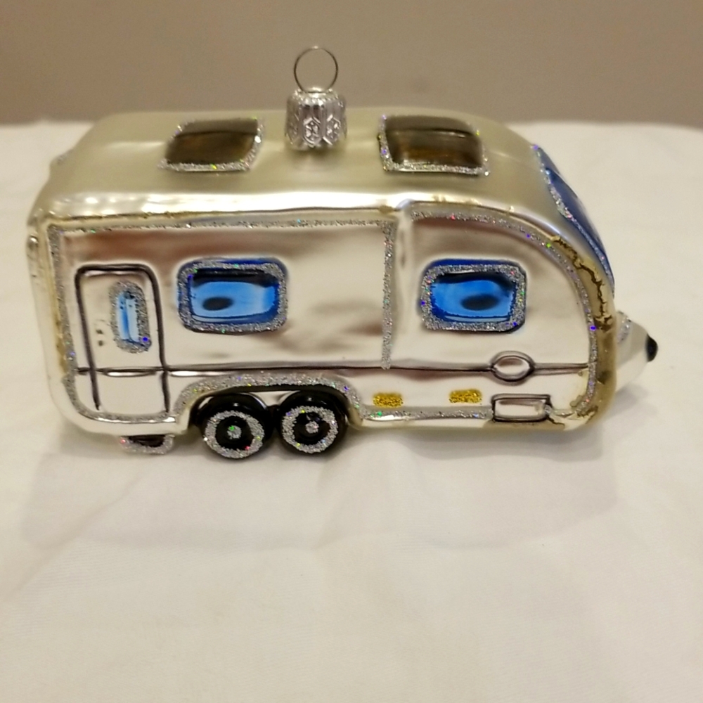 NWT VINTAGE EUROPEAN AIRSTREAM CHRISTMAS ORNAMENT